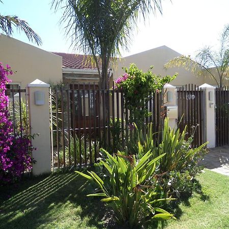 Kasa Nama Hotel Edgemead Bagian luar foto